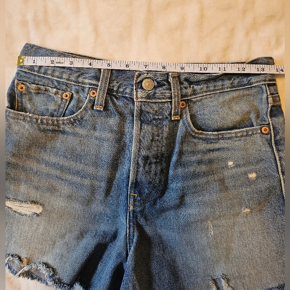 Levi’s Shorts High Rise Distressed Sz 27 Run Small Medium Wash - Picture 7 of 8